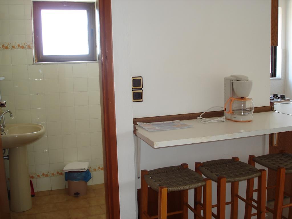Popi Hotel Apartments Agia Marina Chambre photo